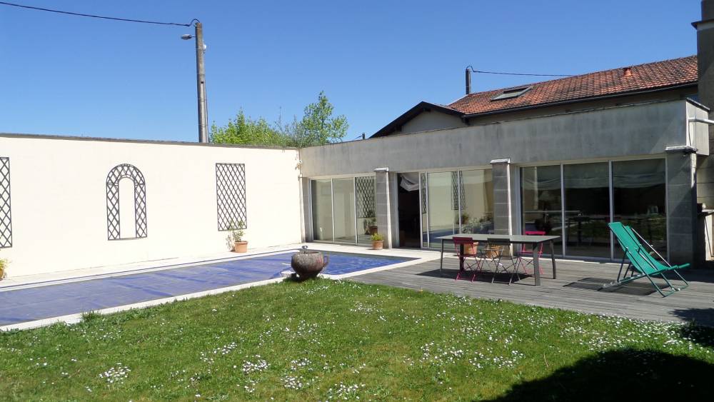villa 5 chambres  jardin et piscine merignac